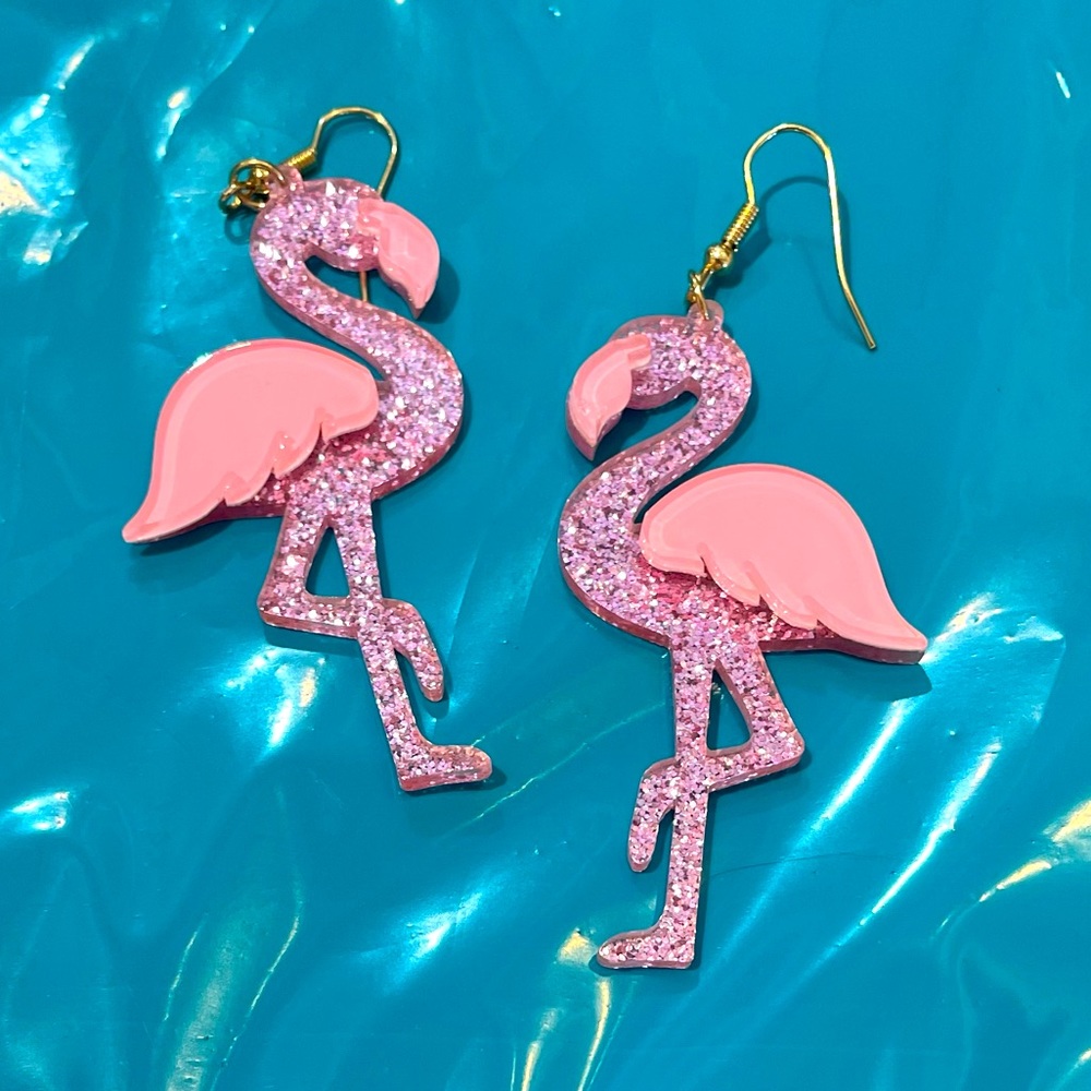 Flamingos!!Flamingos!! Fun sparkly Flamingo earrings.